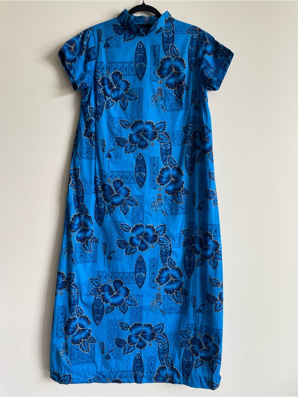 Vintage Hawaiian 60s Retro Fashions by Loke Pake Muu maxi dress Mandarin collar